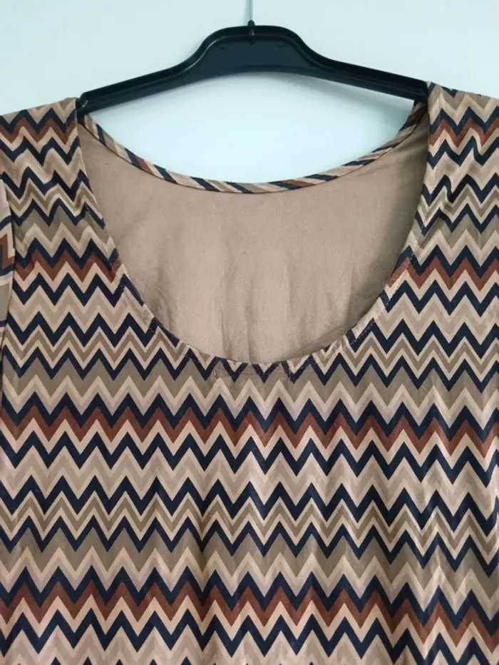 Robe moulante à motifs zigzag a mi cuisse Taille S - photo numéro 5