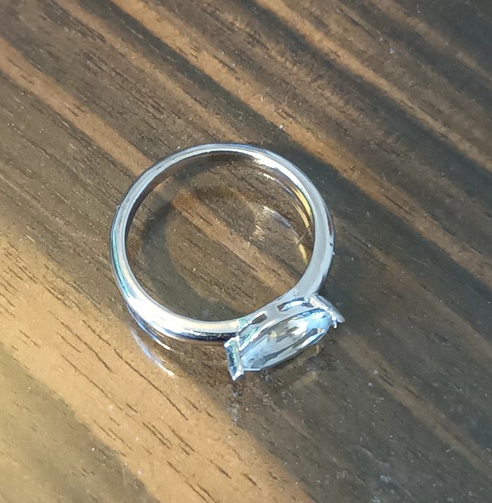 Bague fantaisie argentée et pierre ou strass blanc - photo numéro 4