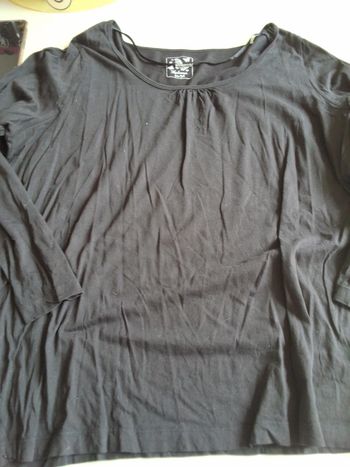 Tee-shirt noir à manches longues