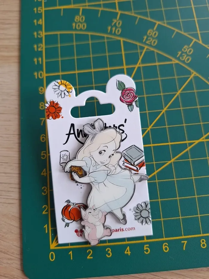 Pin's Alice au Pays des Merveilles - Neuf - photo numéro 3
