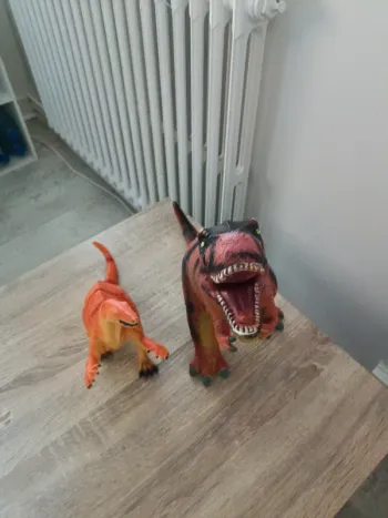 Lot de deux dinosaures