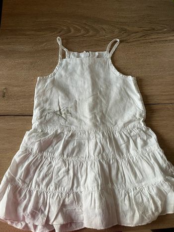 Robe blanche à fine bretelles