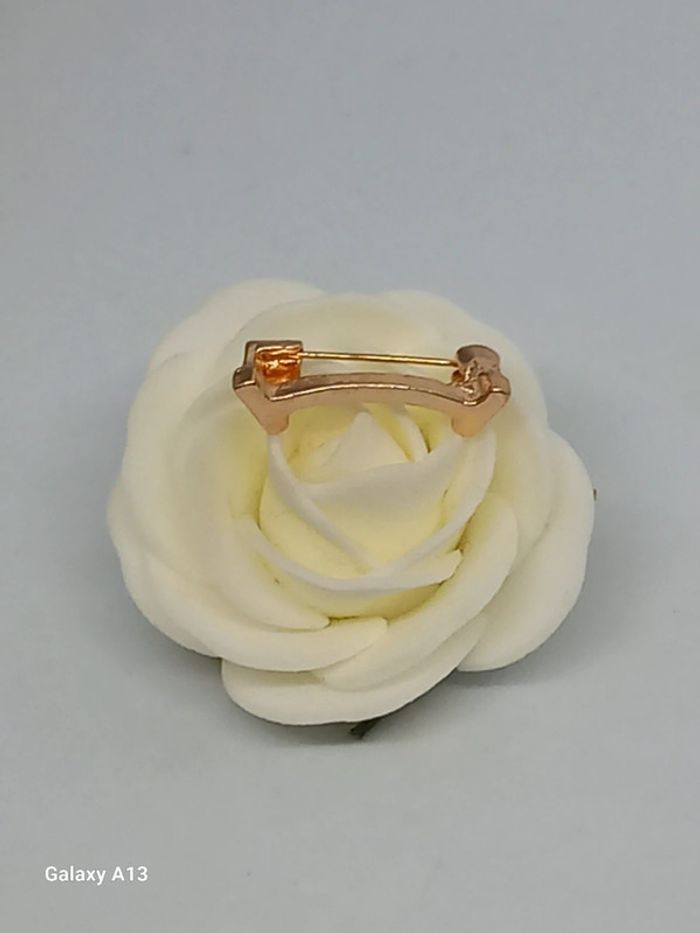 Broche smile spéciale décolleté aux choix - photo numéro 2