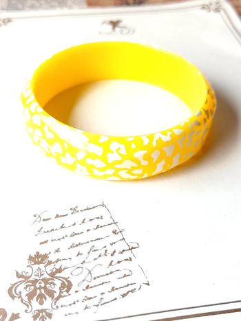 Magnifique bracelet jonc jaune