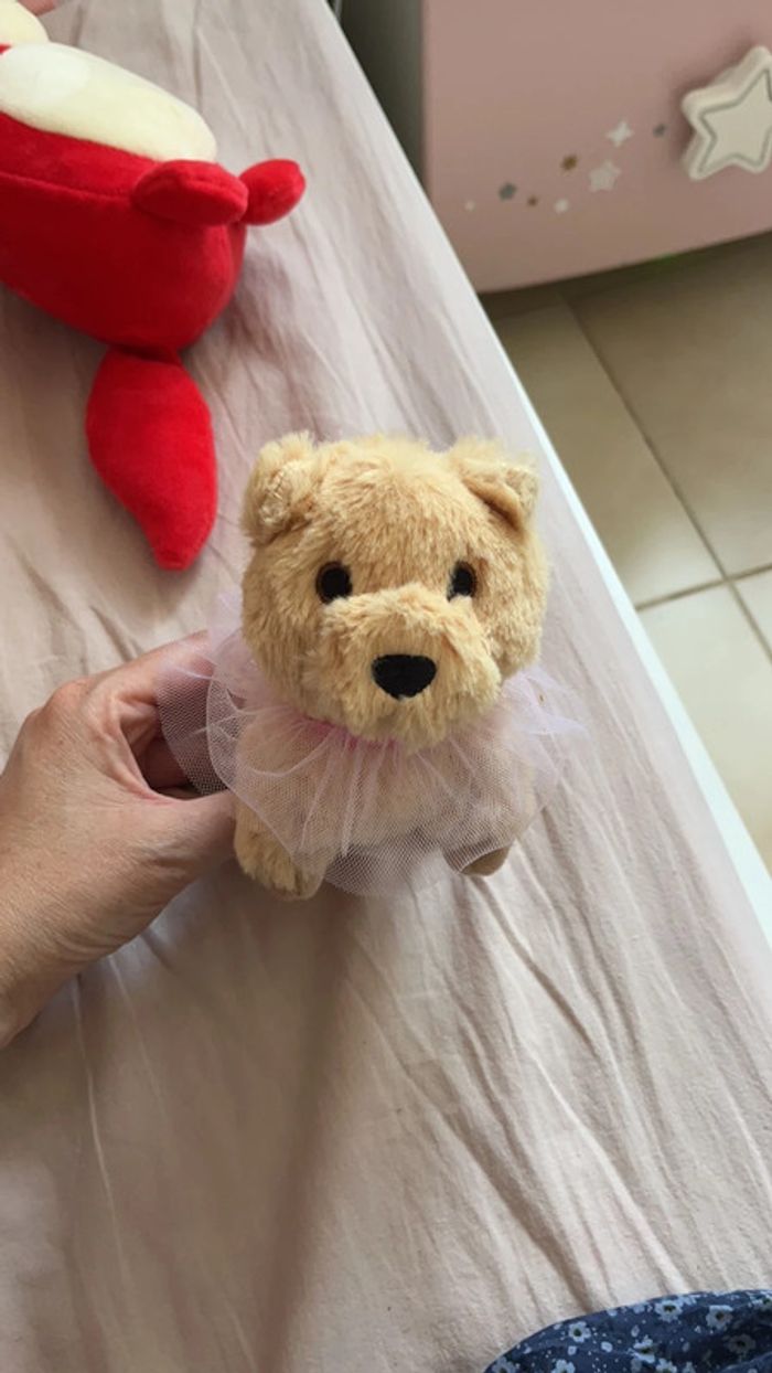 Petit chien peluche