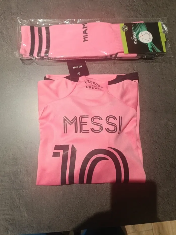 Tenue foot Léo Messi Inter Miami rose. T.18 - photo numéro 4