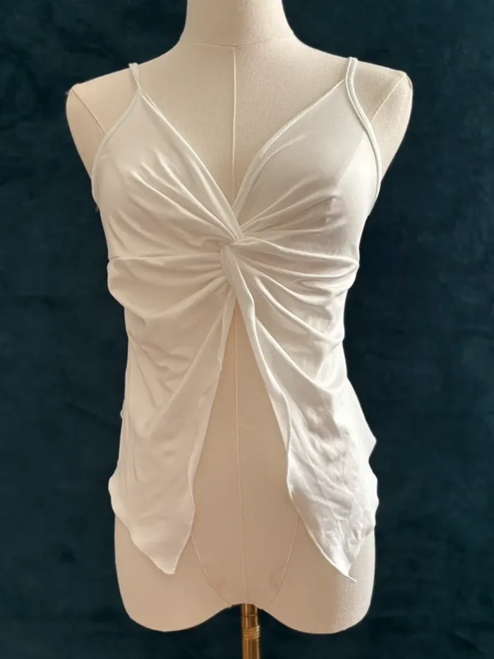 Top blanc drapé asymétrique effet twist – taille S papillon y2k sexy - photo numéro 5