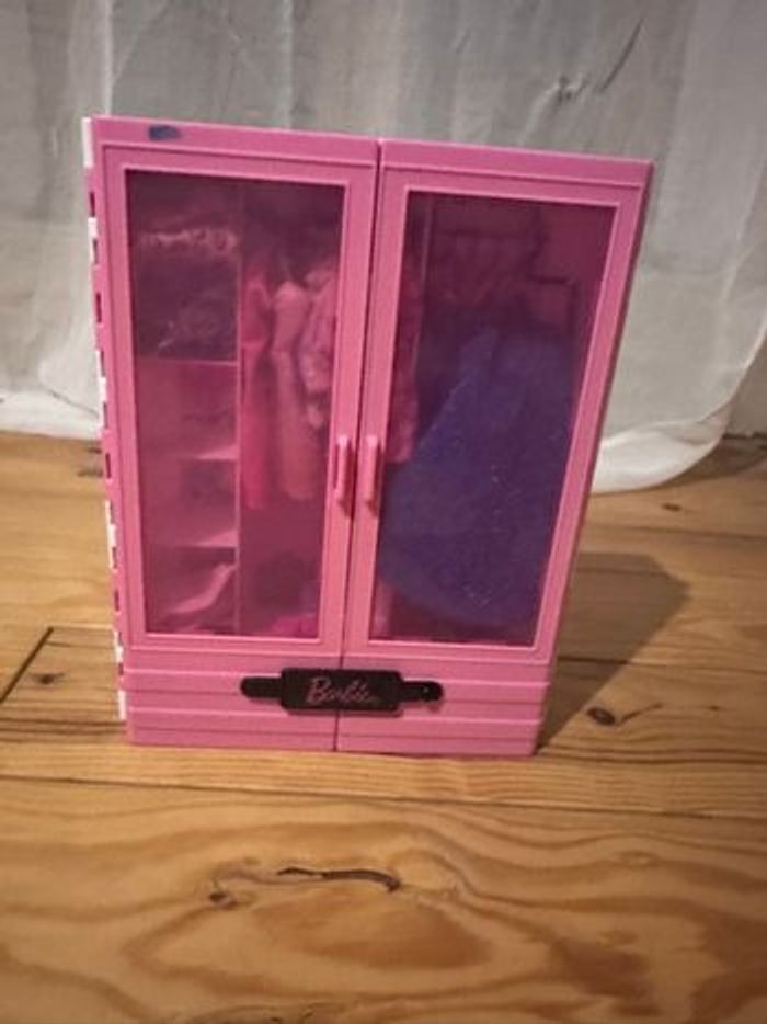 Armoire barbies - photo numéro 2