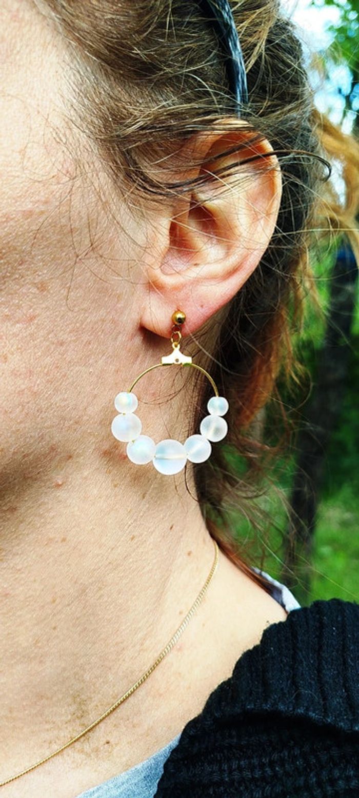 Créoles en Plaqué Or 9K & Pierres de Lune – Éclat Mystique & Élégance - photo numéro 2