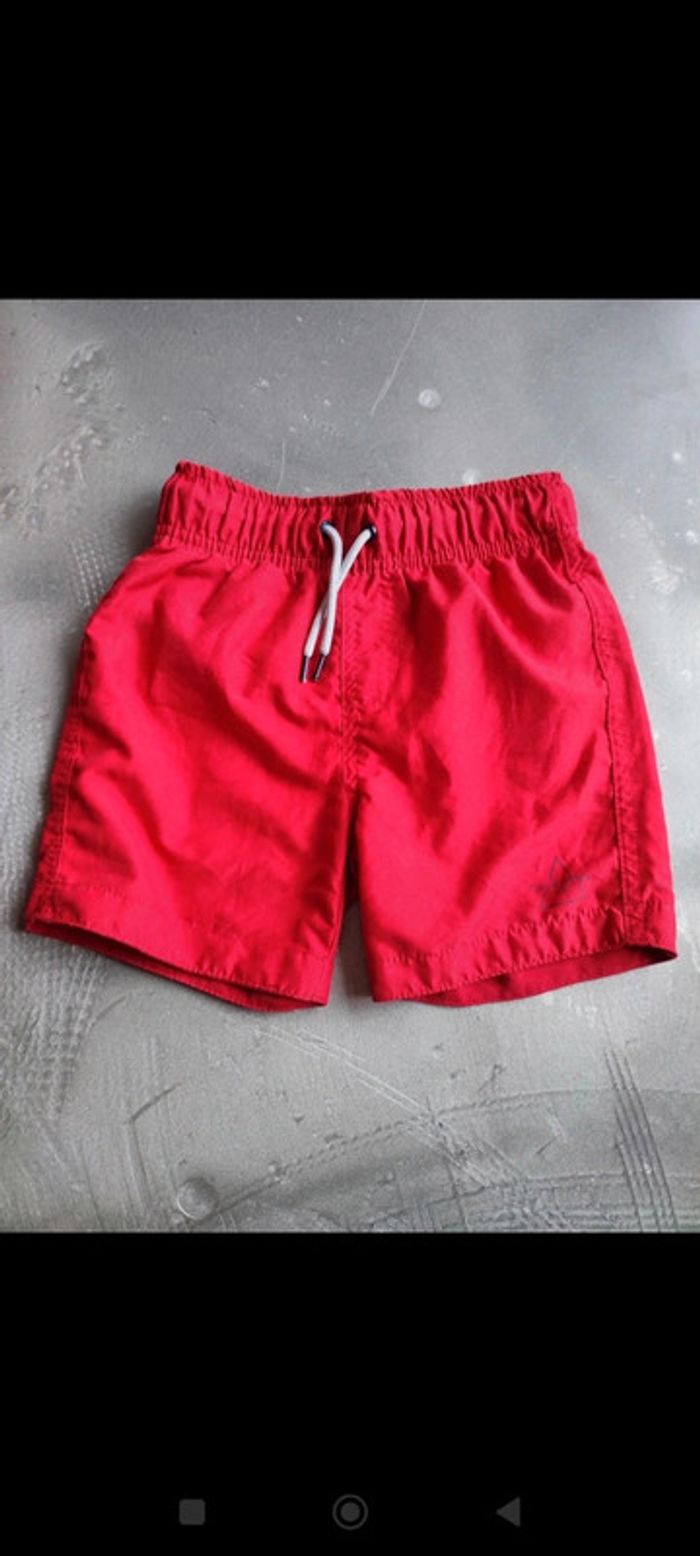 Short de bain rouge 4/5 ans Primark