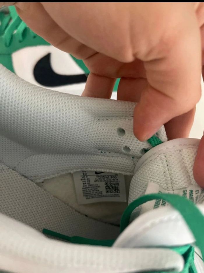 Baskets Nike Dunk low vert et blanche taille 10 pointure 44 - photo numéro 5