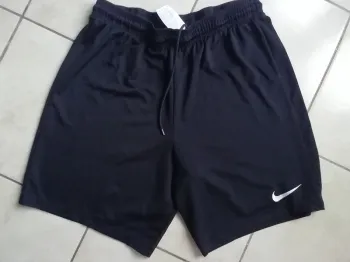 Short de sport Nike L - L/XL ( petit XL). 