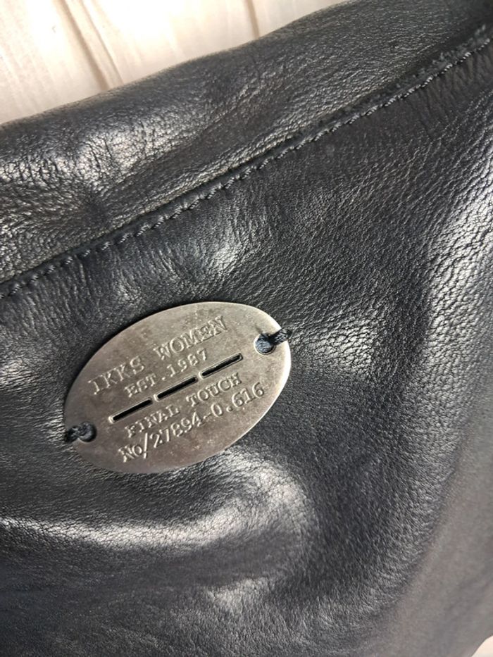 Ikks sac à main bandoulière besace en cuir noir - photo numéro 9