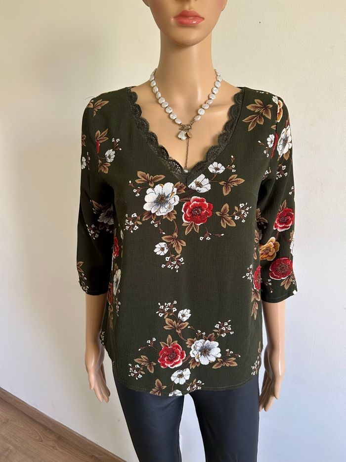 Blouse kaki et fleurie Noémie & Co taille S jamais portée - photo numéro 1