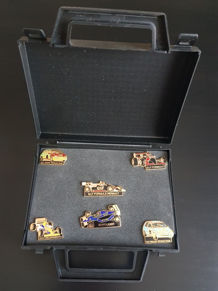 Coffret de 11 pin's ELF - photo numéro 2