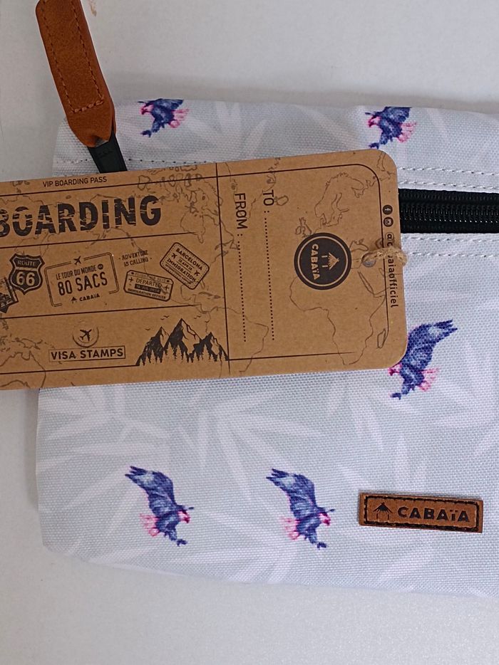 Pochette zippée cabaïa 25x15 cm vous pouvez l'accrocher à la ceinture 
 neuve jamais utilisée envoi rapide - photo numéro 2