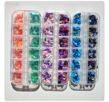 Lot de trois boîte de petites paillettes de table colorés pour Halloween