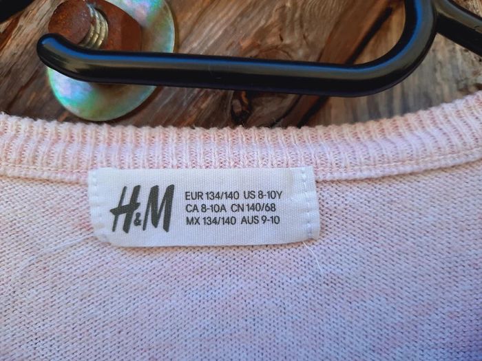 Tres beau pull H&M rose barbapapa, 8/10 ans, motif lapines sequins argent - photo numéro 3