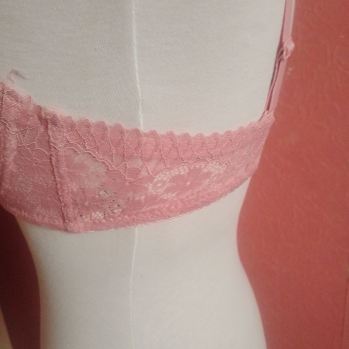 Soutien gorge neuf - photo numéro 4