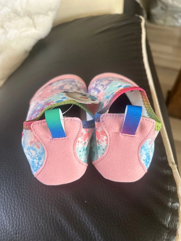 Chaussures aquatiques rose neuves 27/28 - photo numéro 2