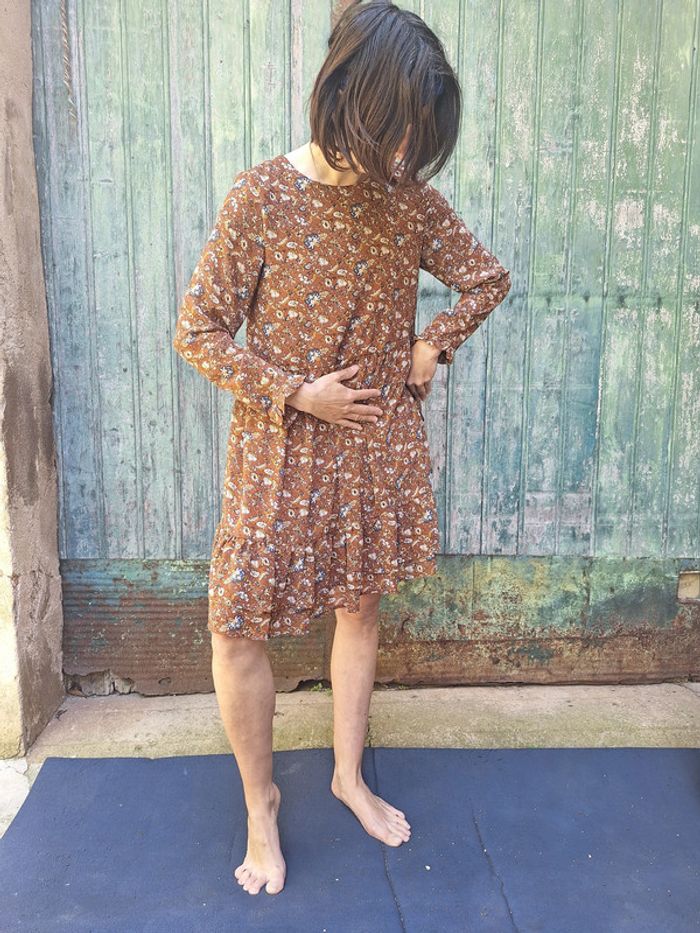 très jolie robe daphnéa taille S motif floral - photo numéro 4