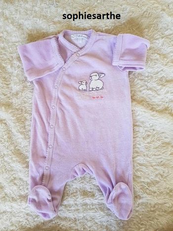 lot de 4 pyjamas mais je vends à l'unité  fille 3 mois 