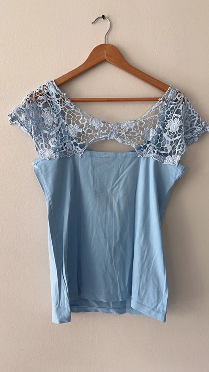 Très joli haut dentelle - photo numéro 3