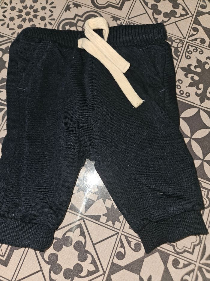 Pantalon 1 mois - photo numéro 5