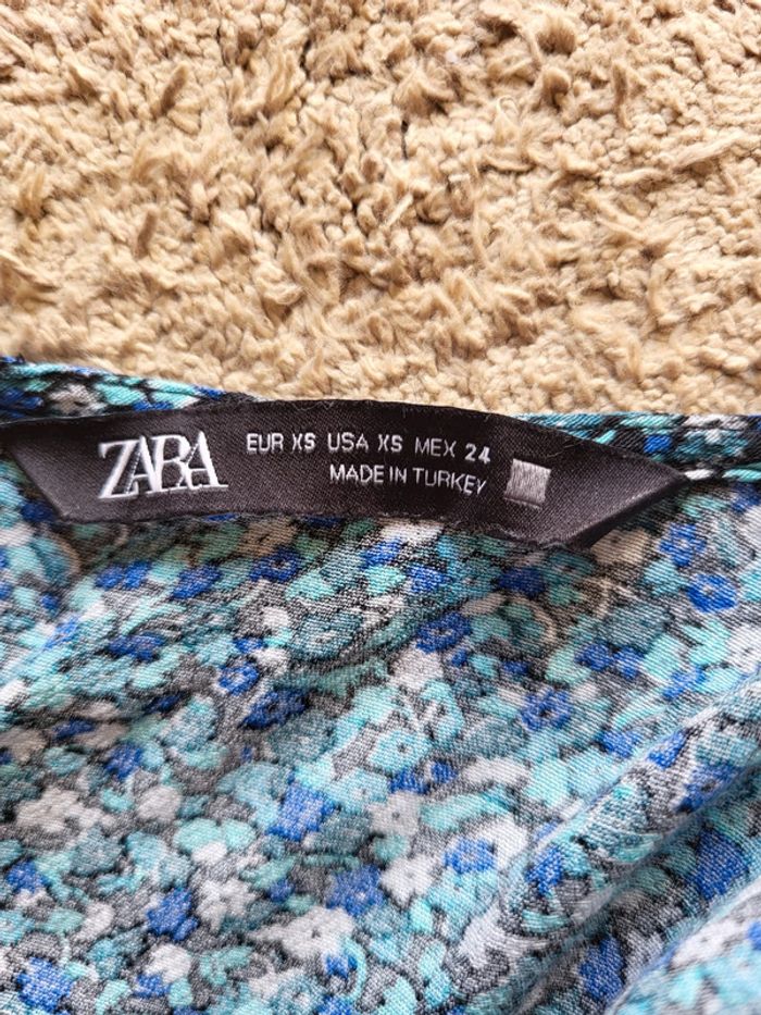 Robe bleue fleurie Zara fronces et manches ballon - photo numéro 11