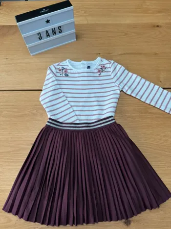 Tenue 2 pièces, jupe plissée bordeaux et marinière blanche/rose irisé - Taille 3 Ans