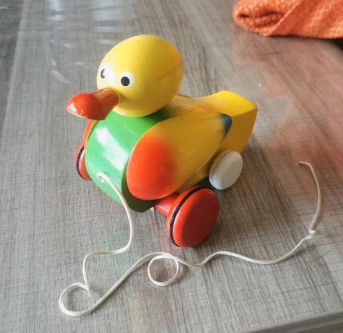 Canard en bois à tirer