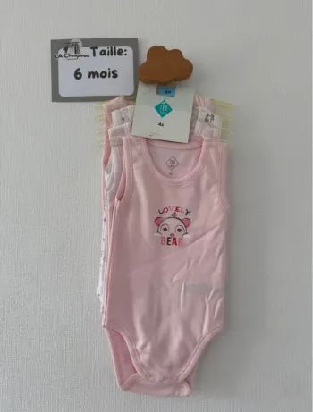 Lot 4 bodies à bretelle - taille 6 mois 🌸