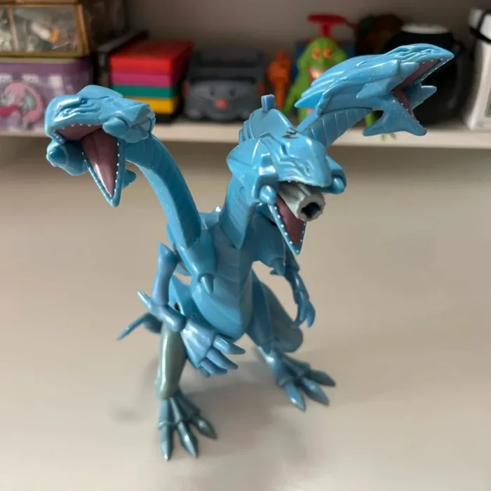 Figurine yu-gi-oh ! dragon blanc aux yeux bleus