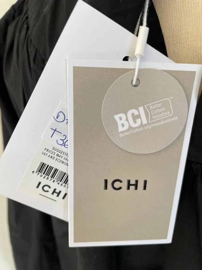 Fabuleuse tunique noire col haut resserré - photo numéro 10