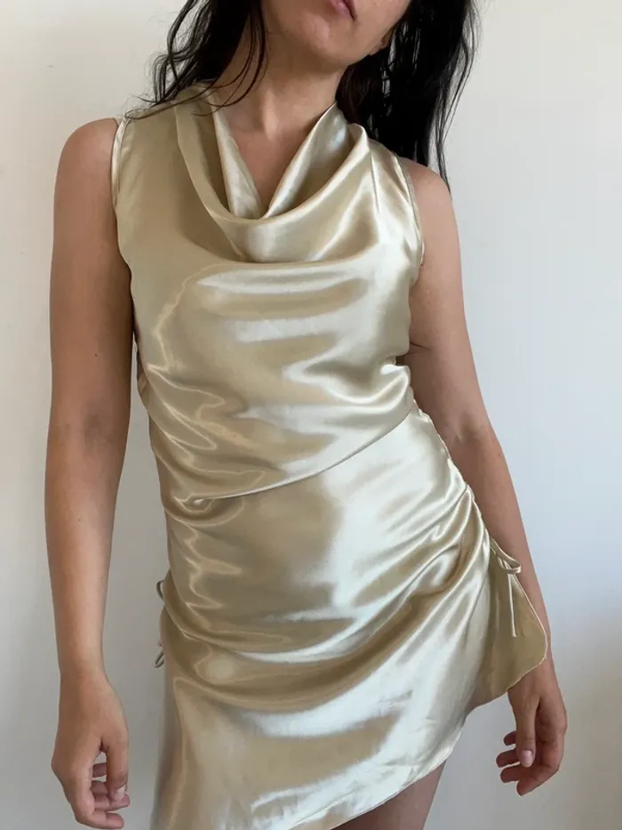 Robe y2k en satin plissée taille S 🍦 - photo numéro 5