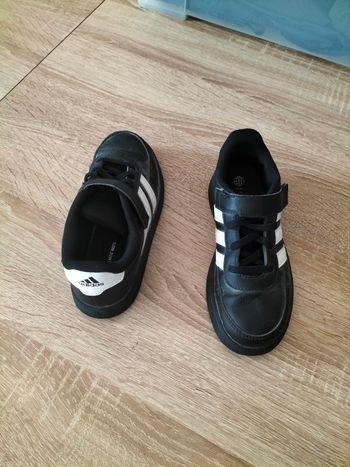 Chaussure adinoidas