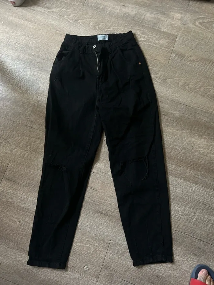 Jeans taille haute trouée