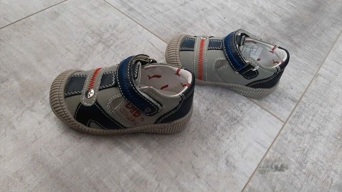Chaussures avec scratchs - photo numéro 2