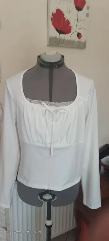 Joli haut blanc neuf