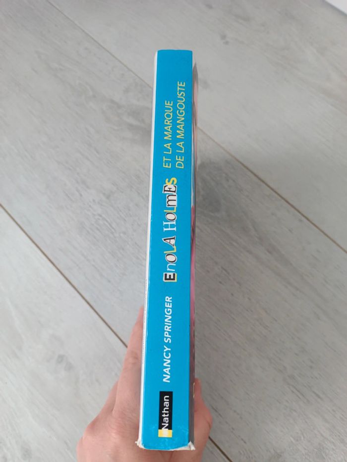 Livre Enola Holmes et la marque de la mangouste - photo numéro 3