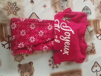 Pyjama deux pièces Noël. Taille 5 ans
