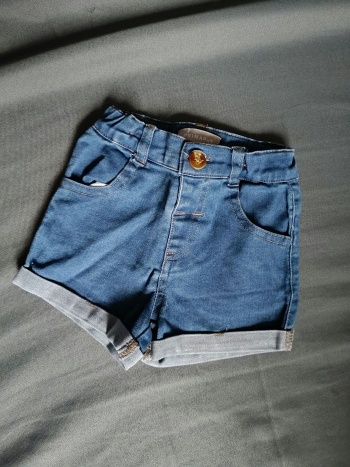 Short en jean 💕 Taille 6/9 mois - photo numéro 2