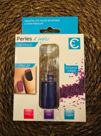 Perles d’ongles effet 3D billes violettes 