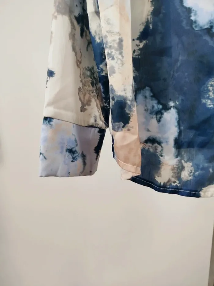 Chemise ample  Chemise fluide imprimé aquarelle bleu beige coupe droite col V taille T. 54A1377 - photo numéro 4