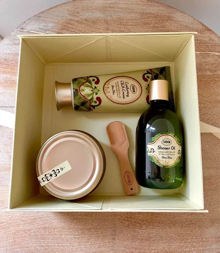 Coffret Rituel Corps Sabon Olive Bliss avec  crème, gommage, huile de douche - photo numéro 10