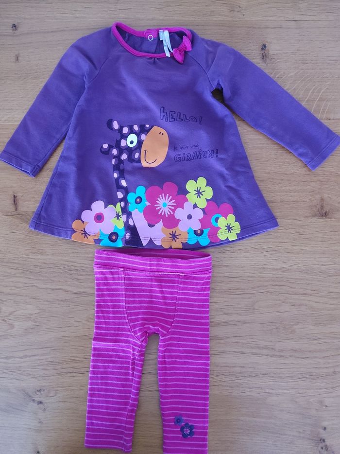Robe violette et legging rose