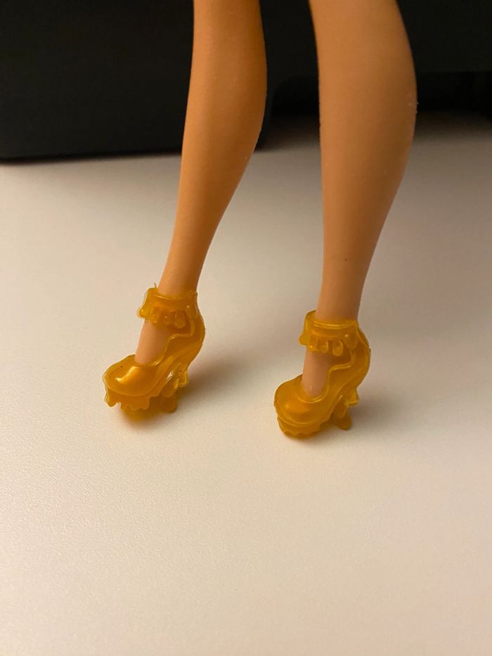Chaussures jaune transparente pour poupée Barbie - photo numéro 2