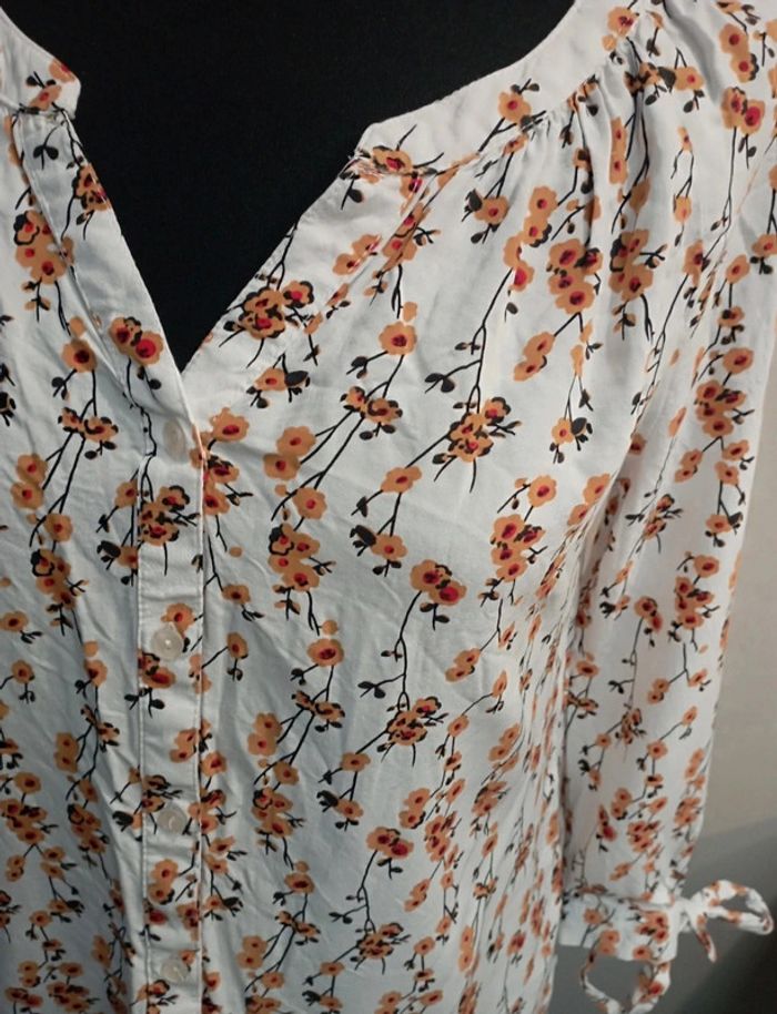 Jolie chemise fleurie
Taille 38 - photo numéro 2