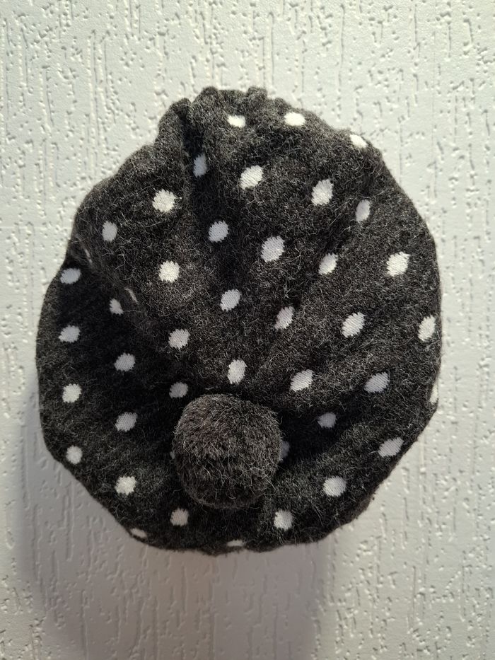 Joli béret fille à pompon Orchestra 53 cm 5/8 ans gris à pois blancs très bon état - photo numéro 4