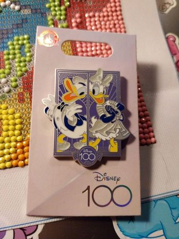 Pins Disney 100 ans donald daisy
